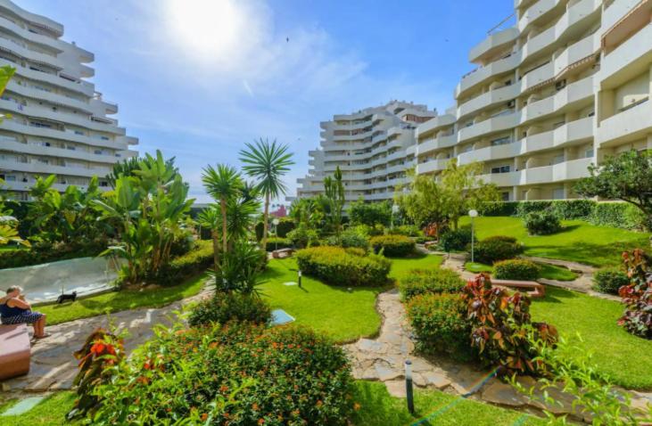 Benal Beach Suite, Parque Acuatico Y Vistas Al Mar بينالماذينا المظهر الخارجي الصورة